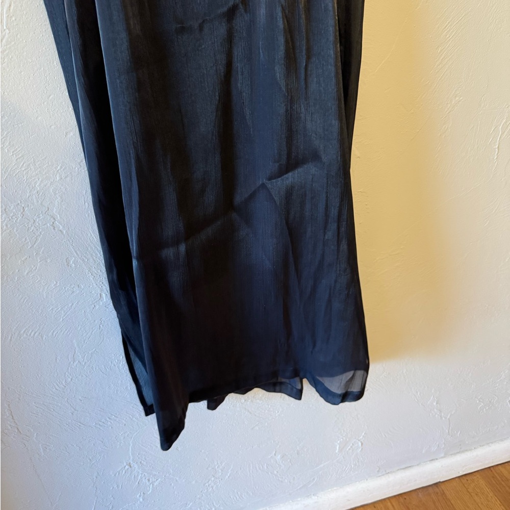 Elegant Black Sleeveless Dress - Picture 7 of 8